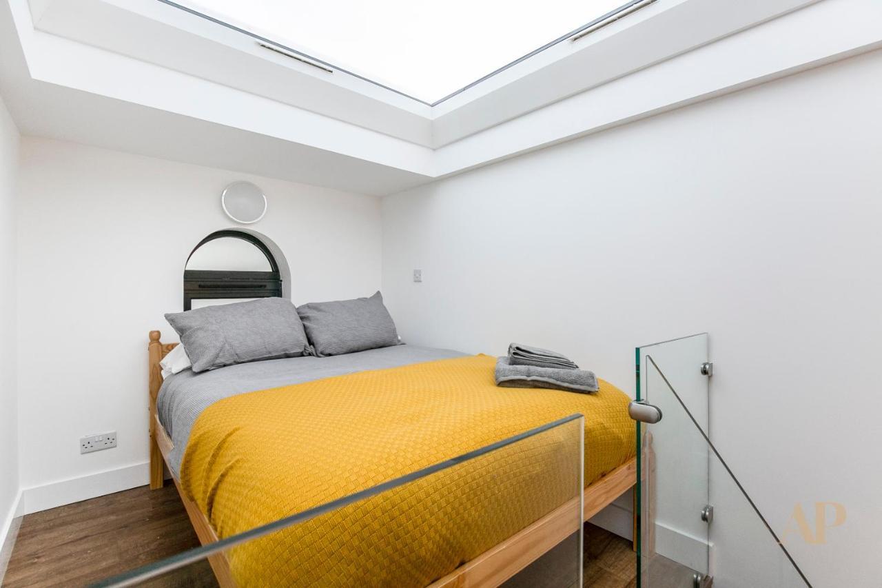 Split Level Studio Apartment In Camden Лондон Экстерьер фото