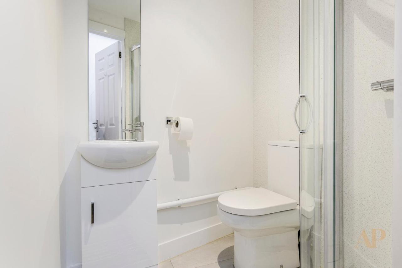 Split Level Studio Apartment In Camden Лондон Экстерьер фото