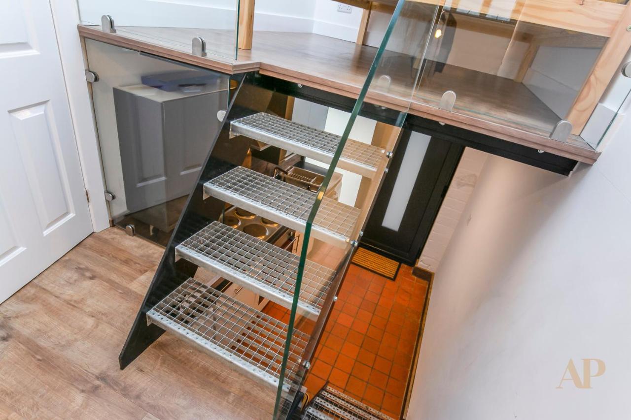 Split Level Studio Apartment In Camden Лондон Экстерьер фото